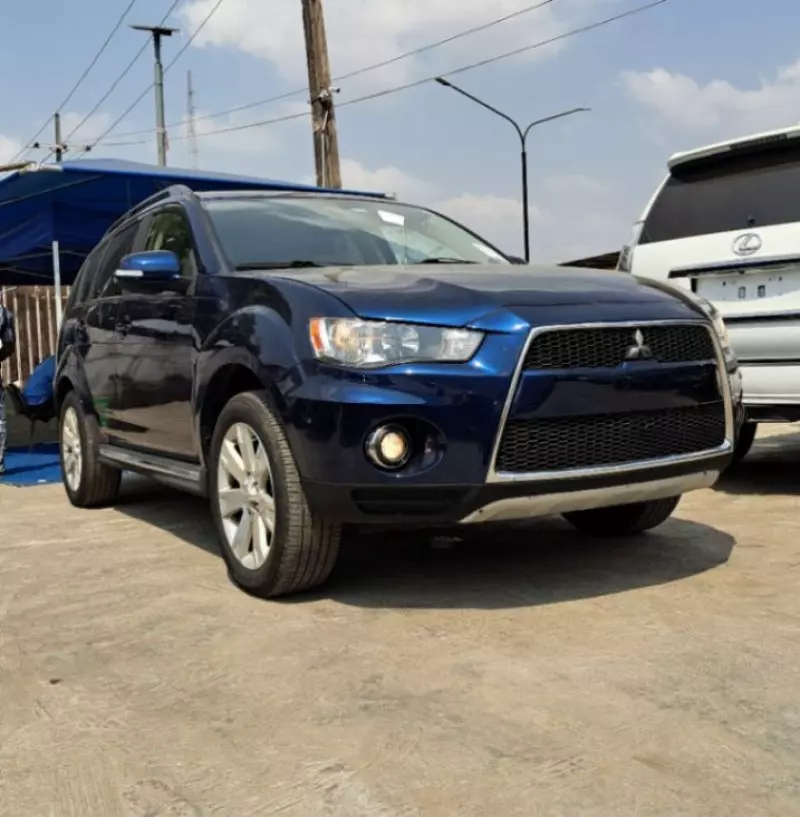 Mitsubishi Outlander Sport   - 2011
