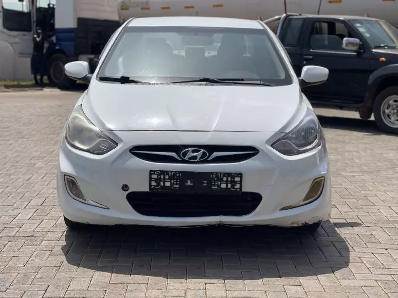 Hyundai Accent   - 2013