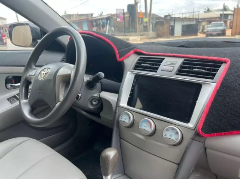 Toyota Camry   - 2010