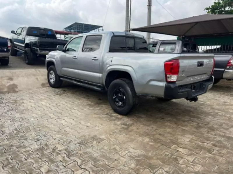 Toyota Tacoma   - 2013