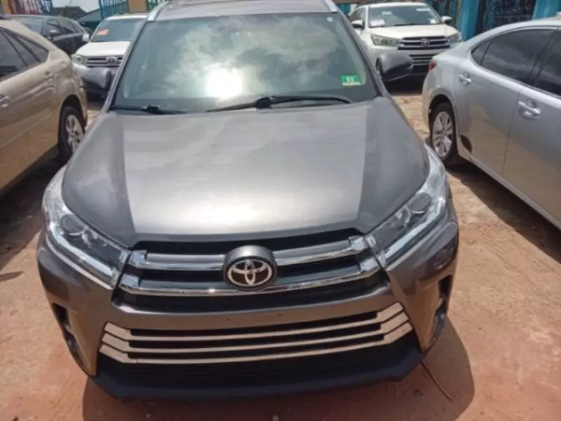 Toyota Highlander   - 2016