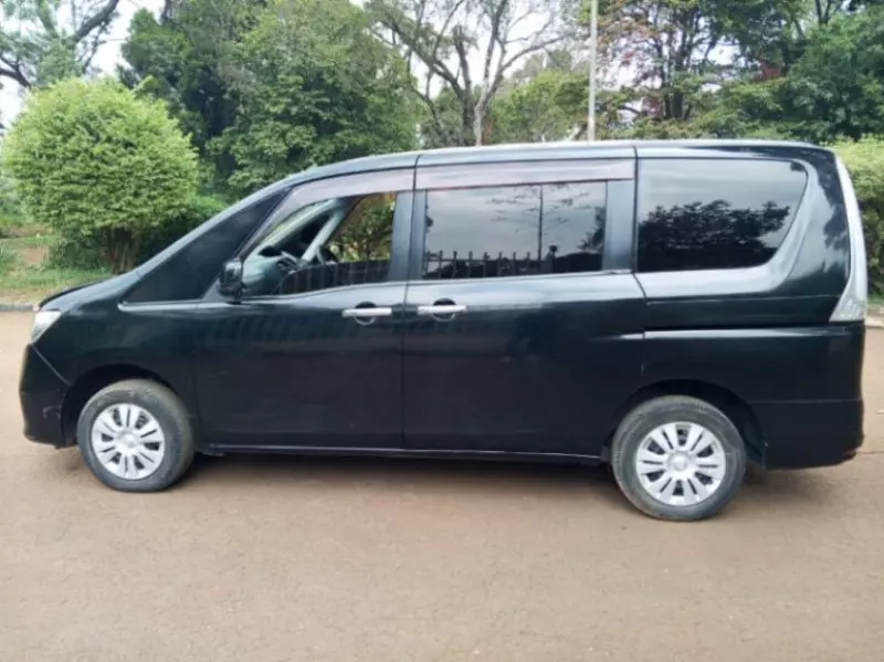 Nissan Serena   - 2016