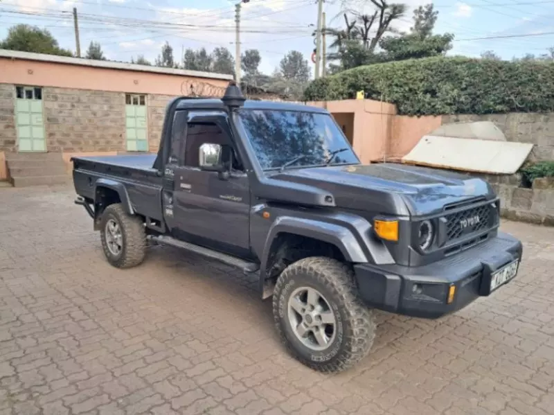 Toyota Landcruiser   - 2013