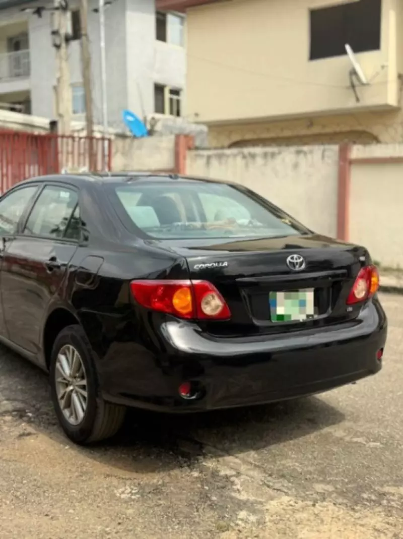 Toyota Corolla   - 2010