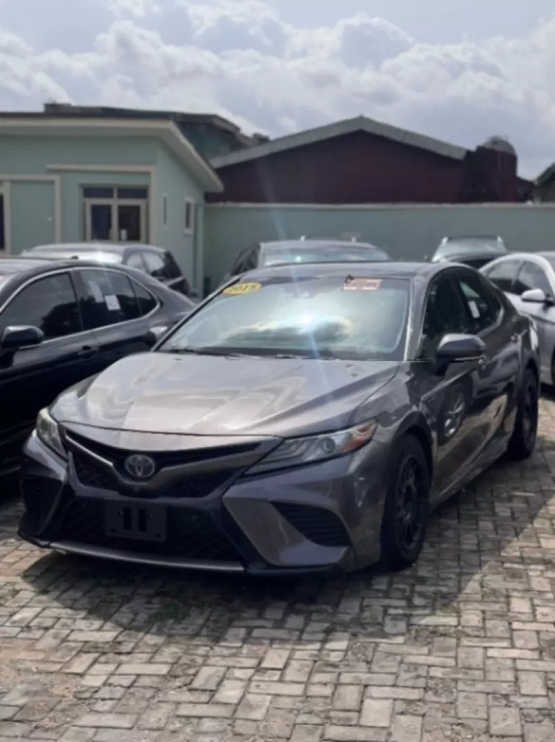 Toyota Camry   - 2018