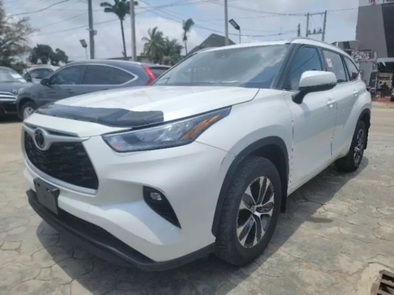 Toyota Highlander   - 2021