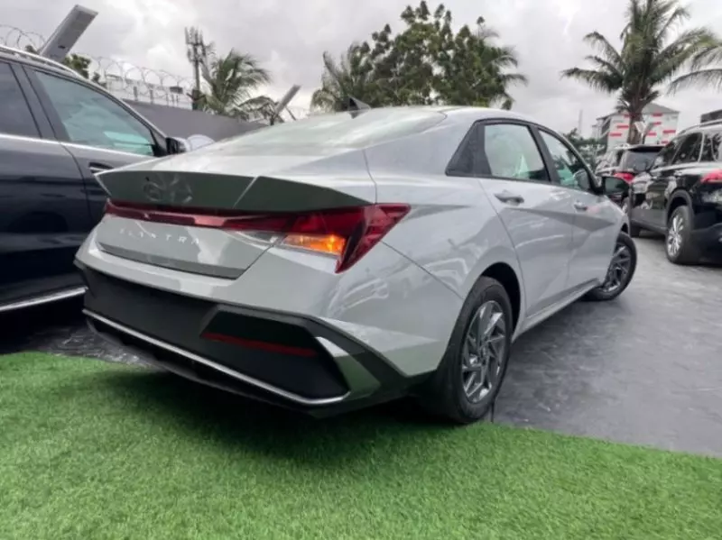 Hyundai Elantra   - 2024