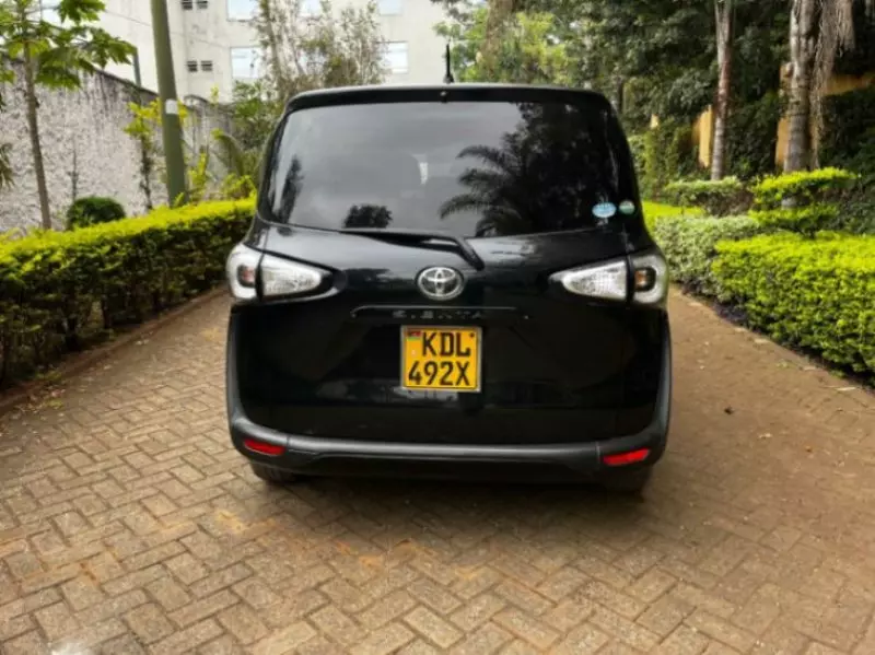 Toyota Sienta   - 2016