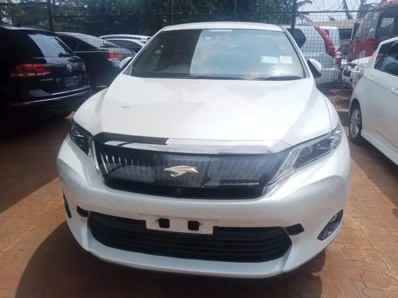 Toyota Harrier   - 2016
