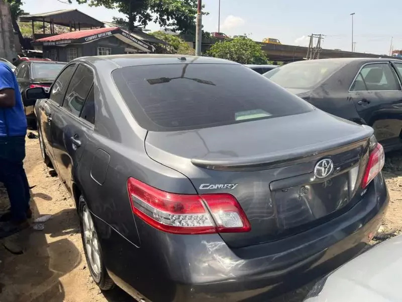 Toyota Camry   - 2010