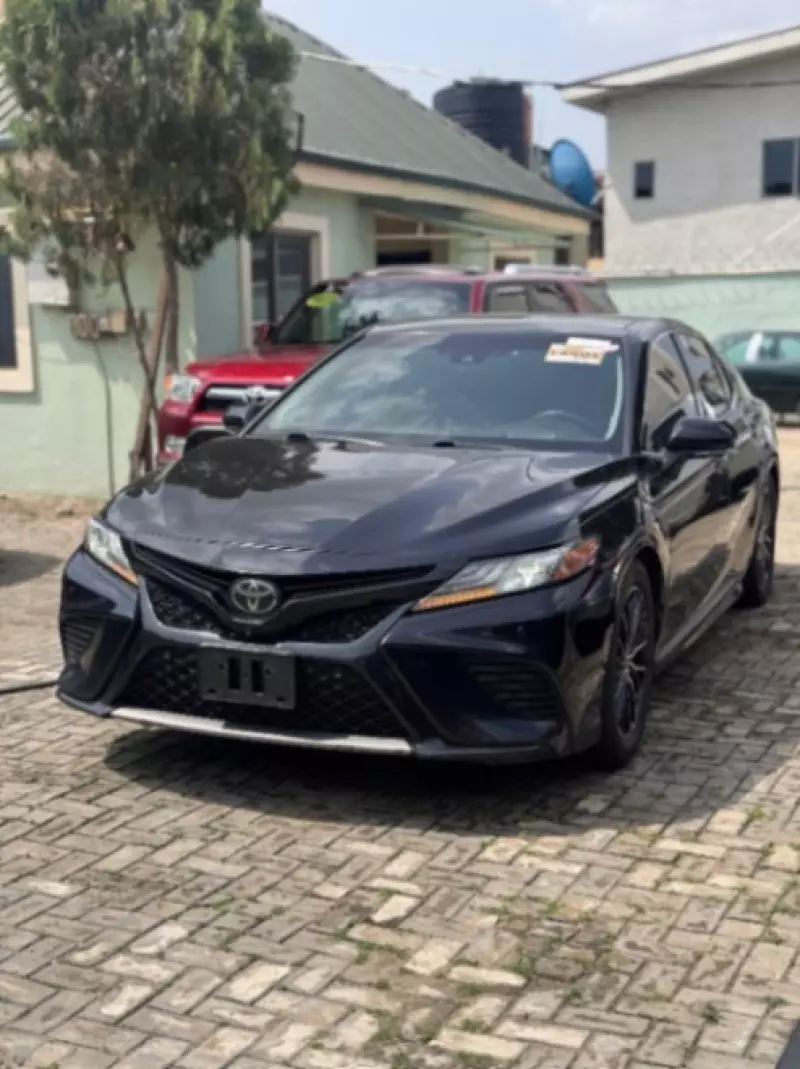 Toyota Camry   - 2018