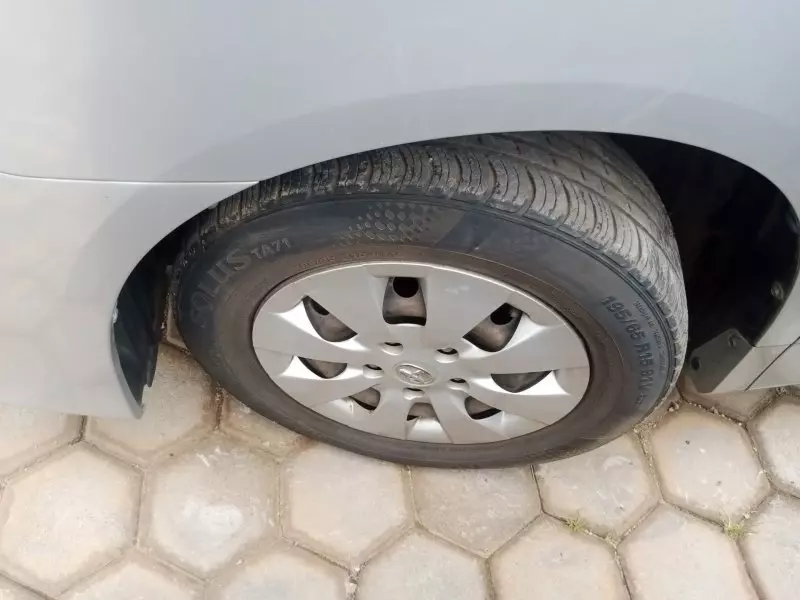 Toyota Noah   - 2012