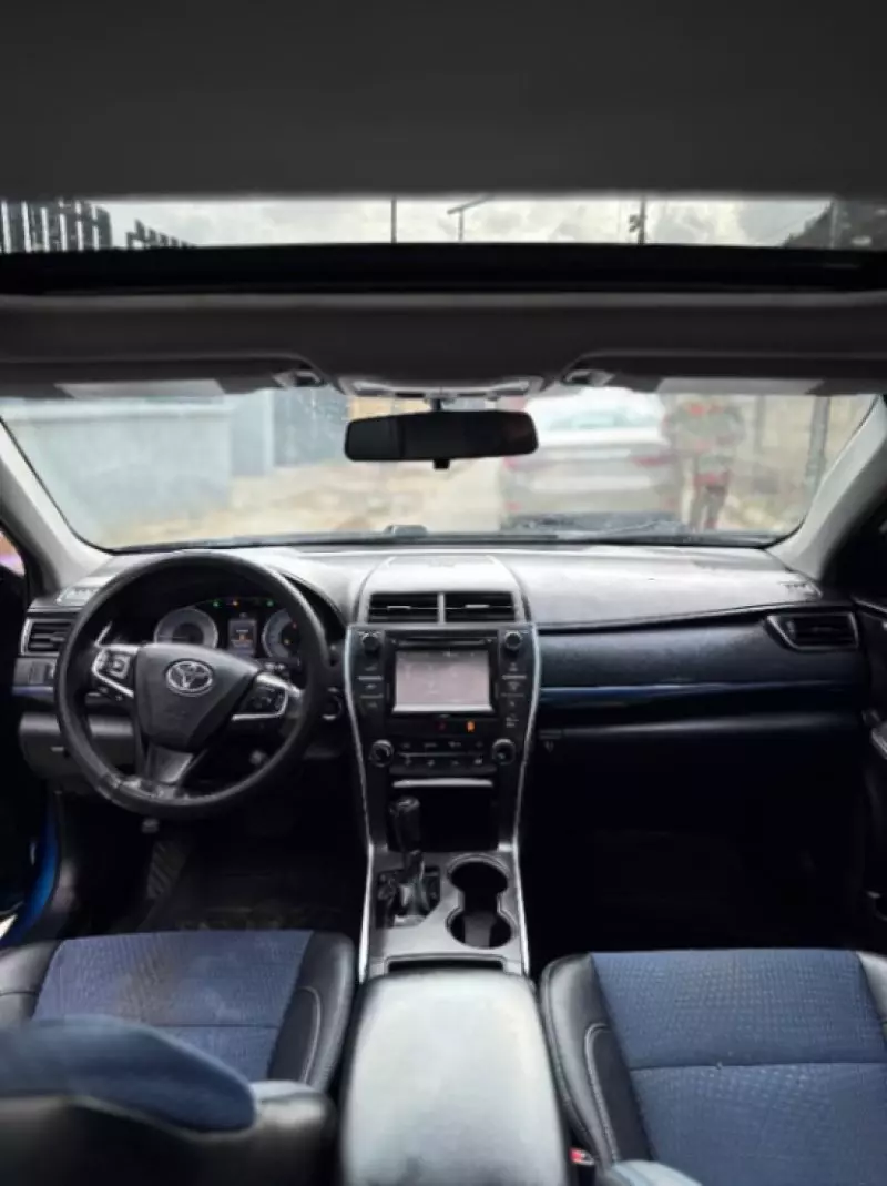 Toyota Camry   - 2016