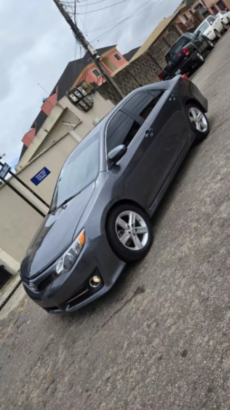 Toyota Camry   - 2012