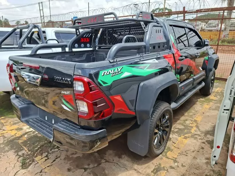 Toyota Hilux   - 2019