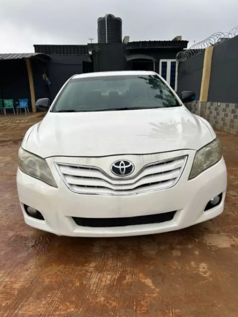 Toyota Camry   - 2011