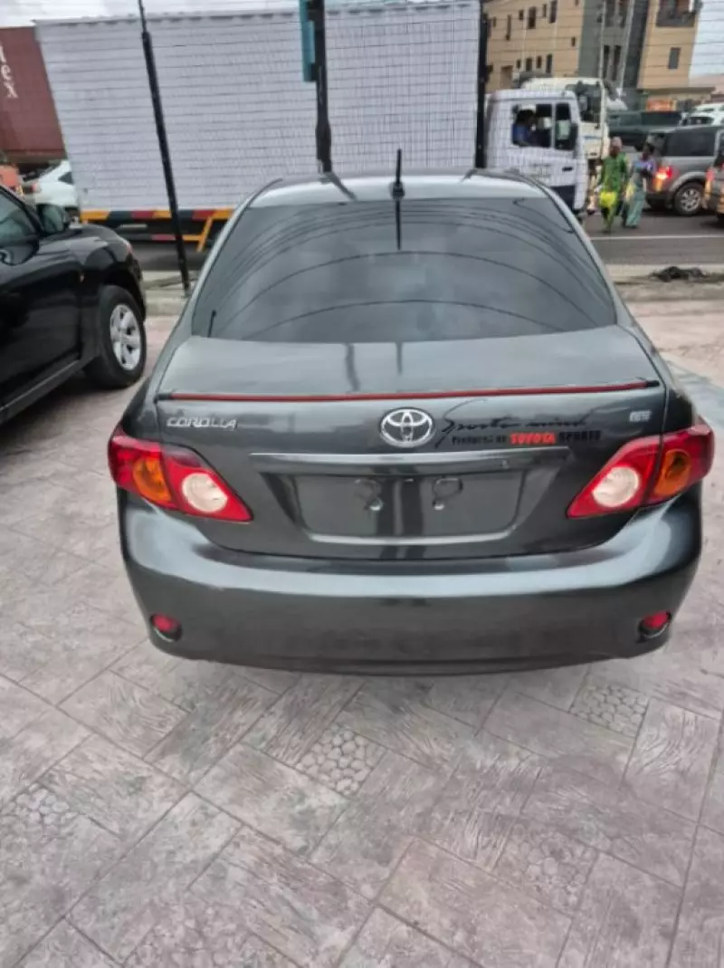 Toyota Corolla   - 2010