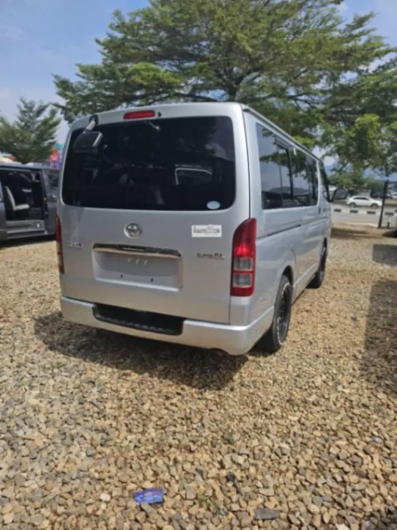 Toyota Hiace   - 2010