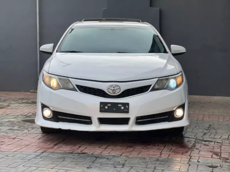 Toyota camry   - 2012
