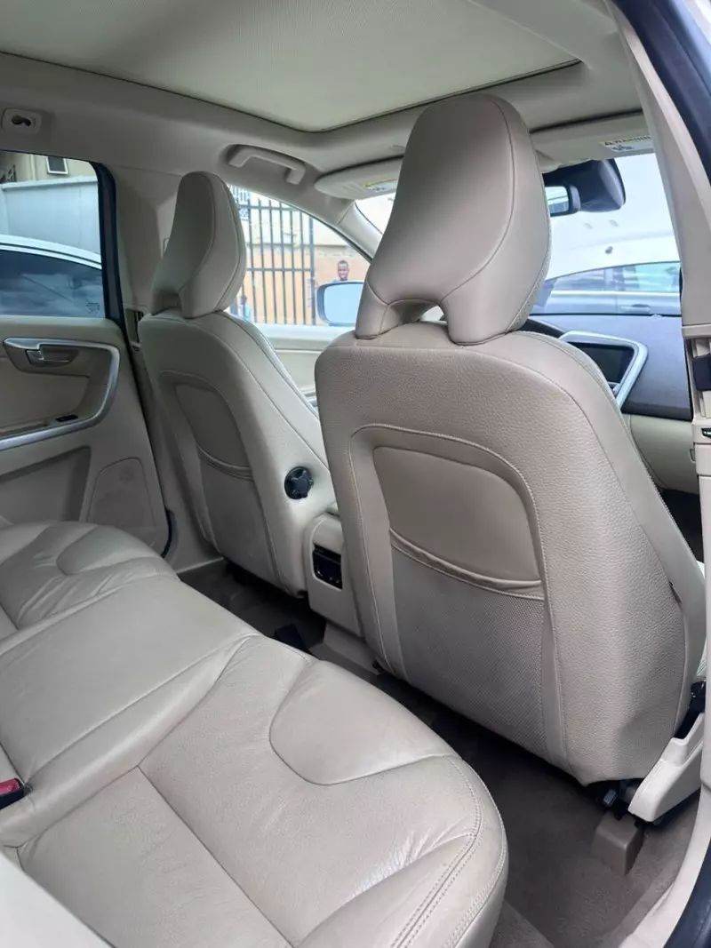 Volvo XC60   - 2012