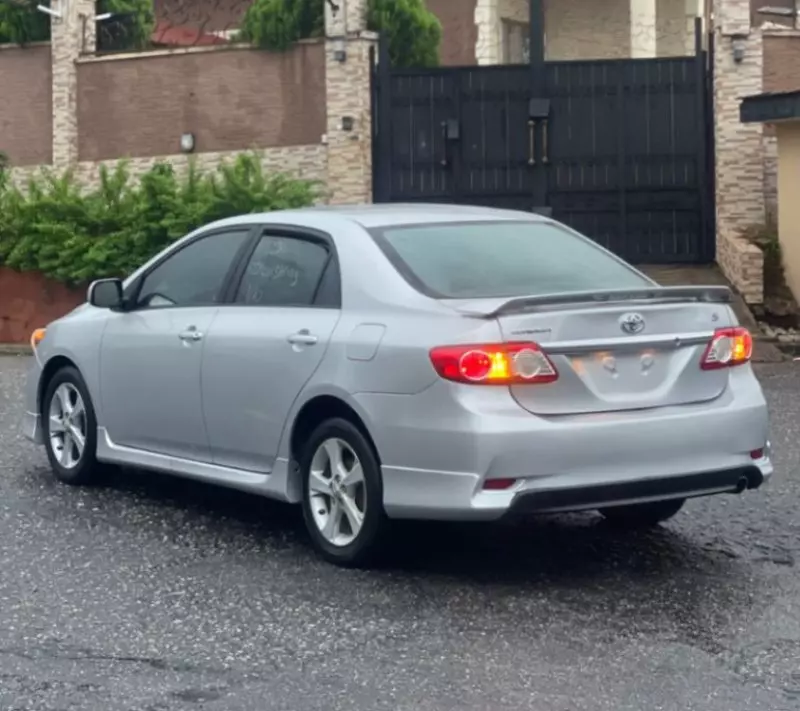 Toyota Corolla   - 2012