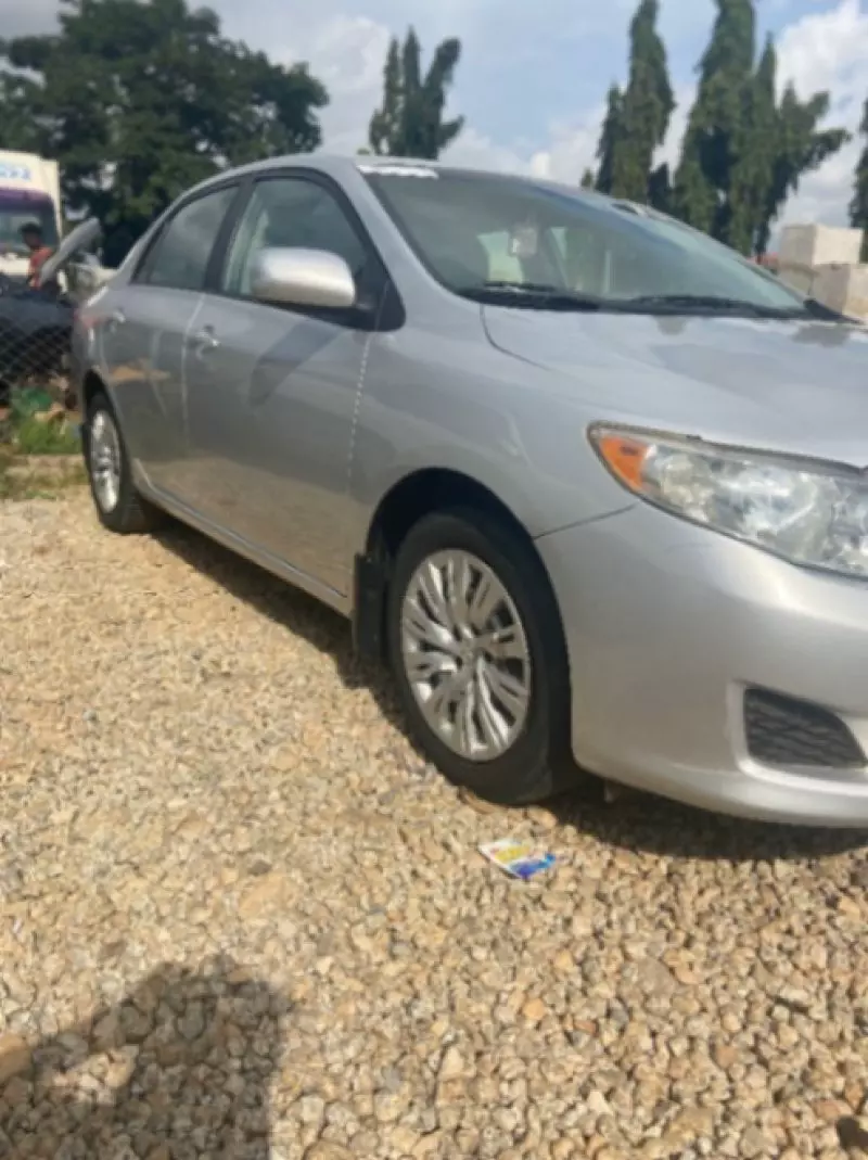 Toyota corolla   - 2010