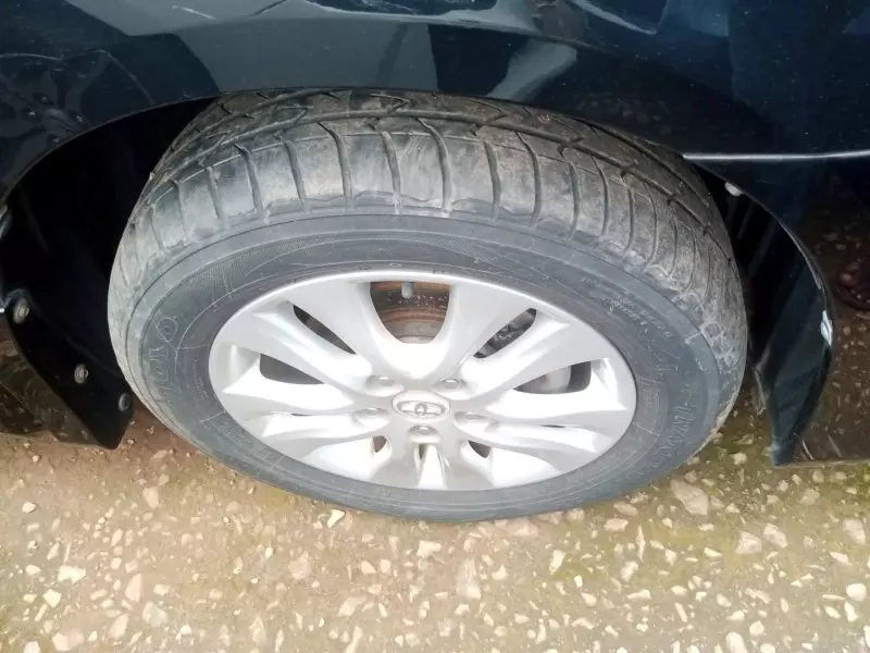 Toyota Noah   - 2012