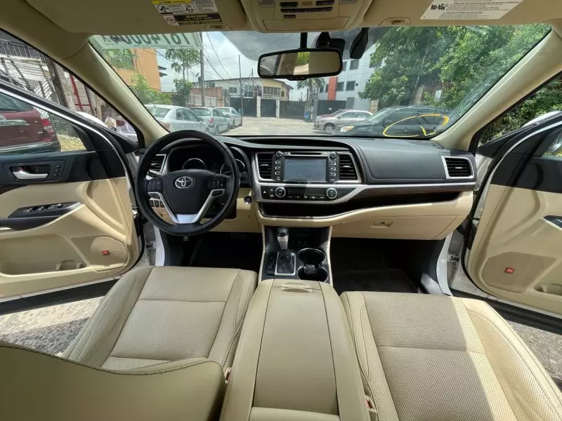 Toyota Highlander   - 2016