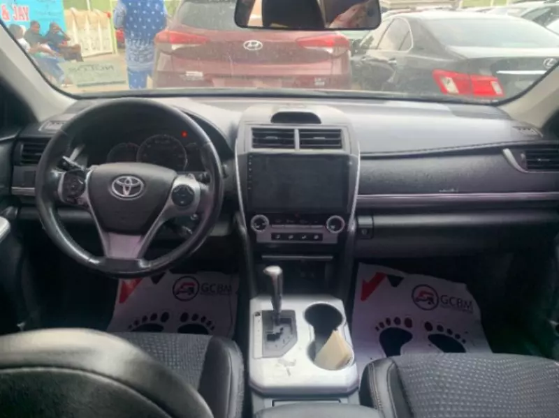 Toyota Camry   - 2014