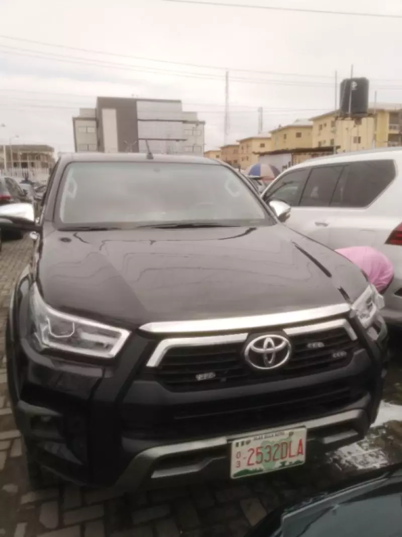 Toyota Hilux    - 2017