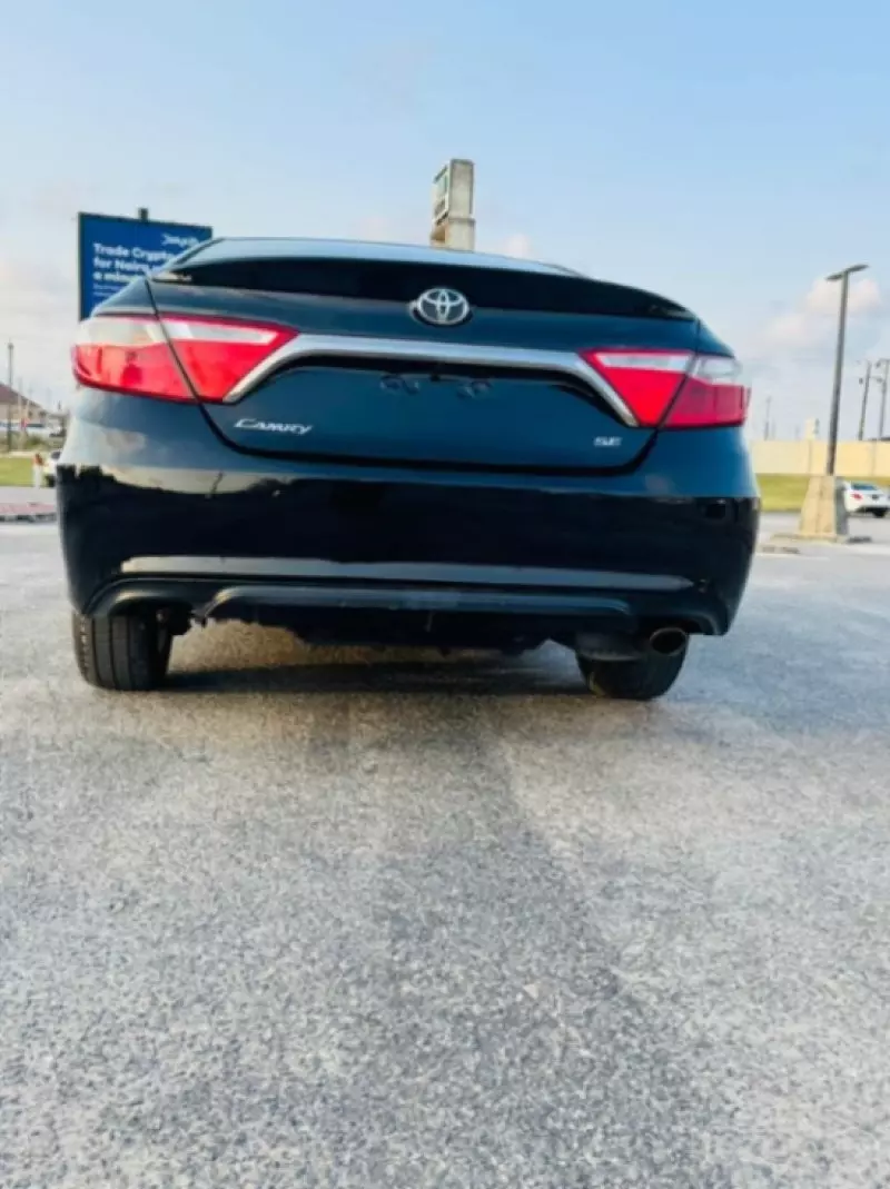 Toyota Camry   - 2016