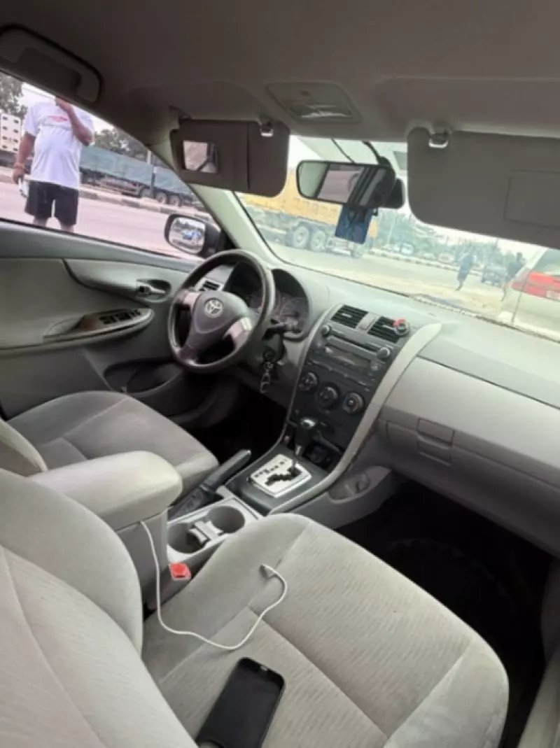 Toyota Corolla   - 2010