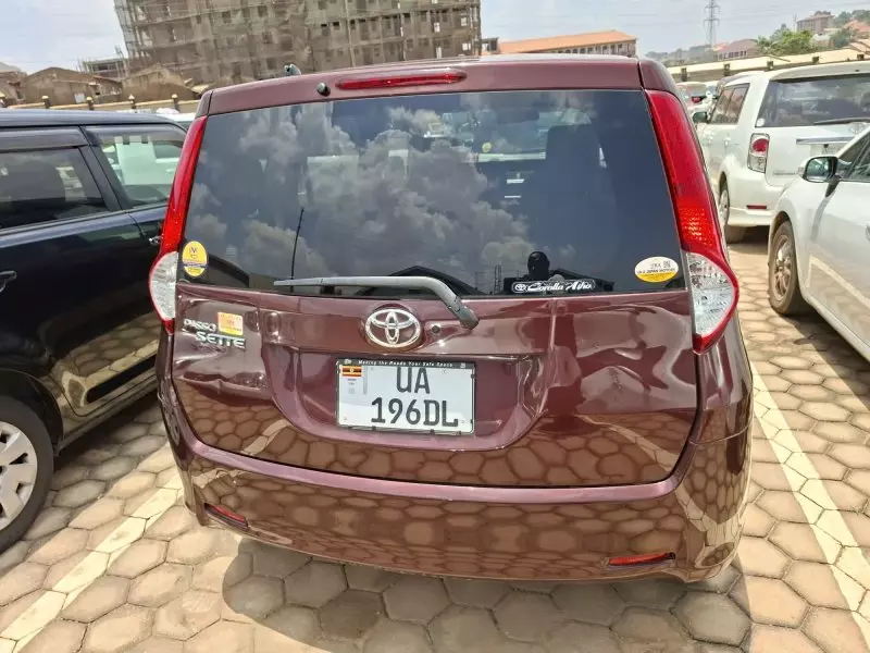 Toyota Passo Sette   - 2012