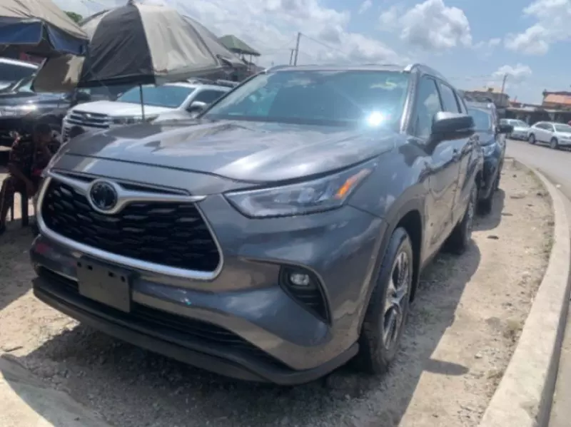 Toyota Highlander   - 2020
