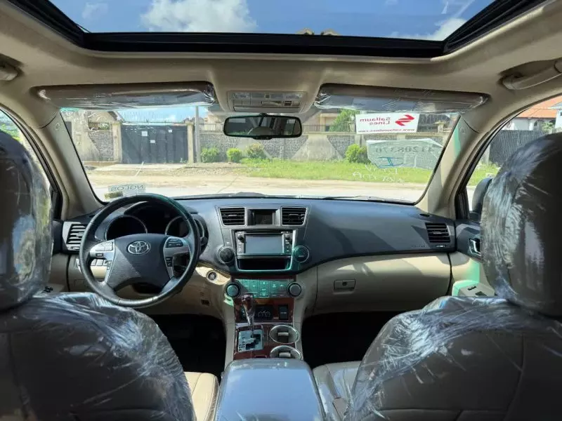Toyota Highlander   - 2013