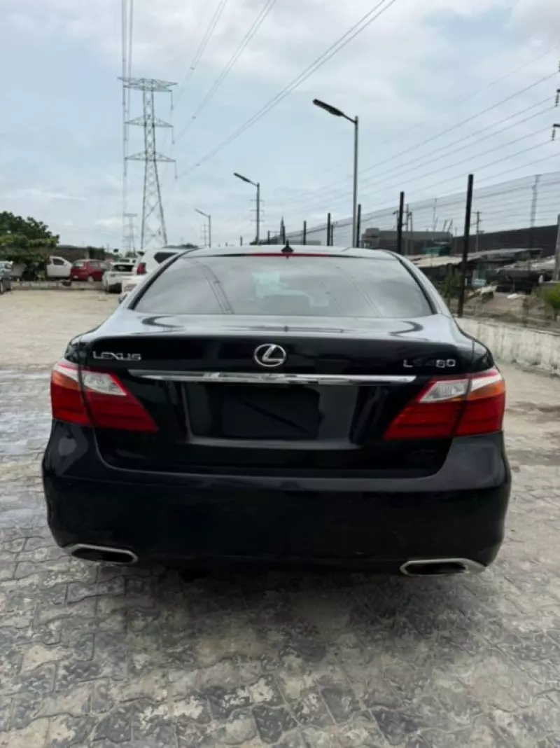 Lexus LS 460