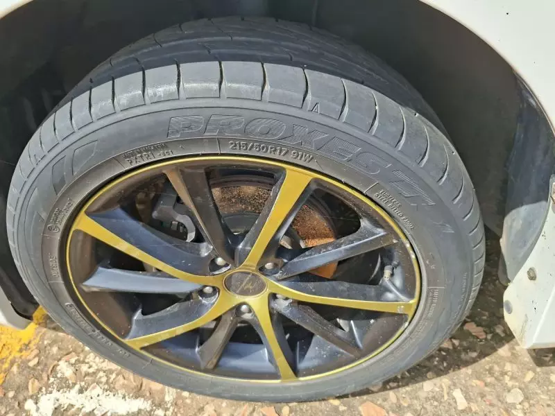 Toyota Noah   - 2012