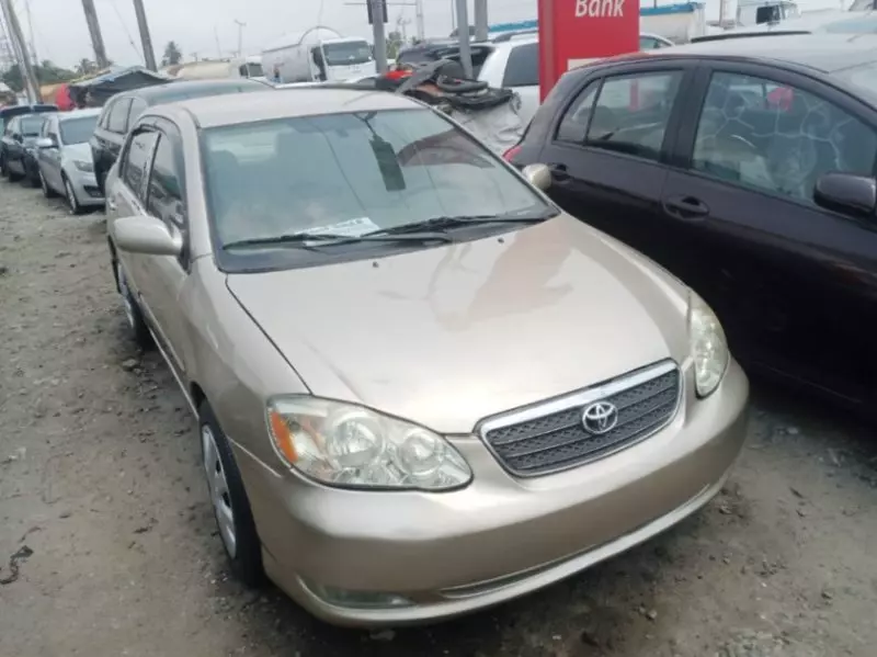 Toyota Corolla   - 2004