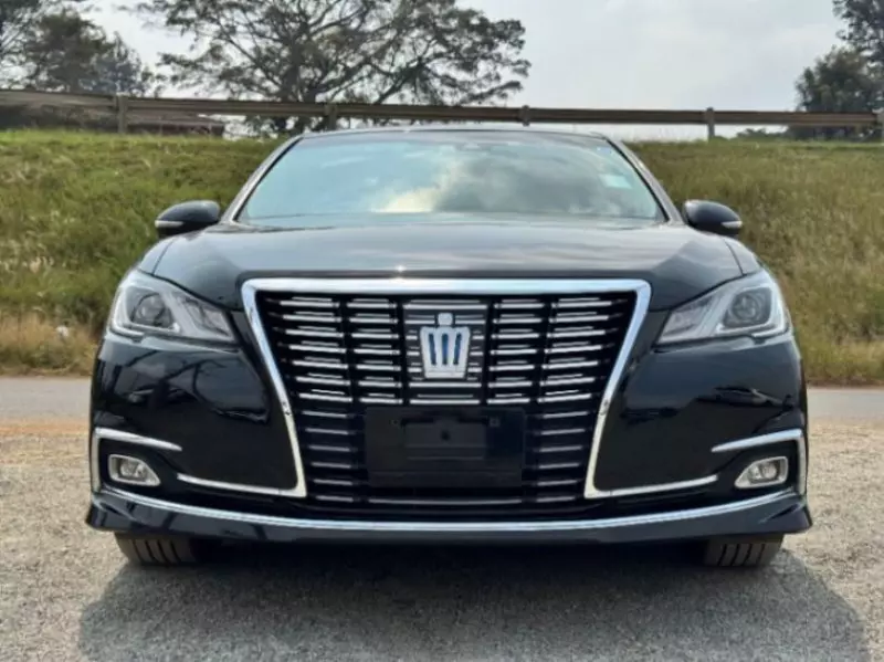 Toyota Crown   - 2017