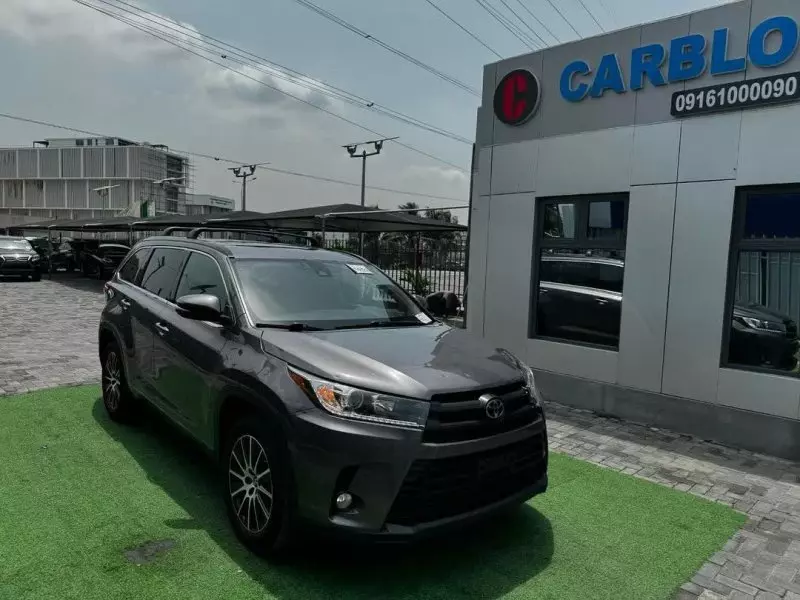 Toyota Highlander   - 2017