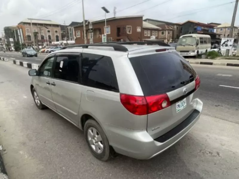 Toyota Sienna   - 2008
