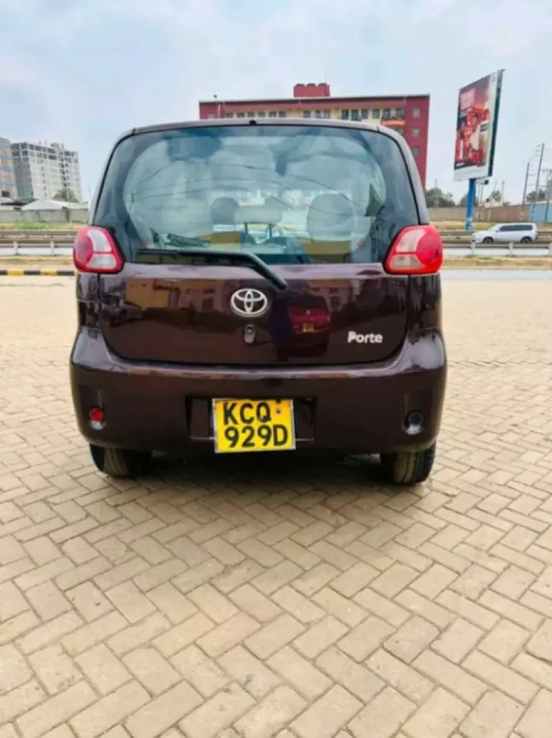 Toyota Porte   - 2011