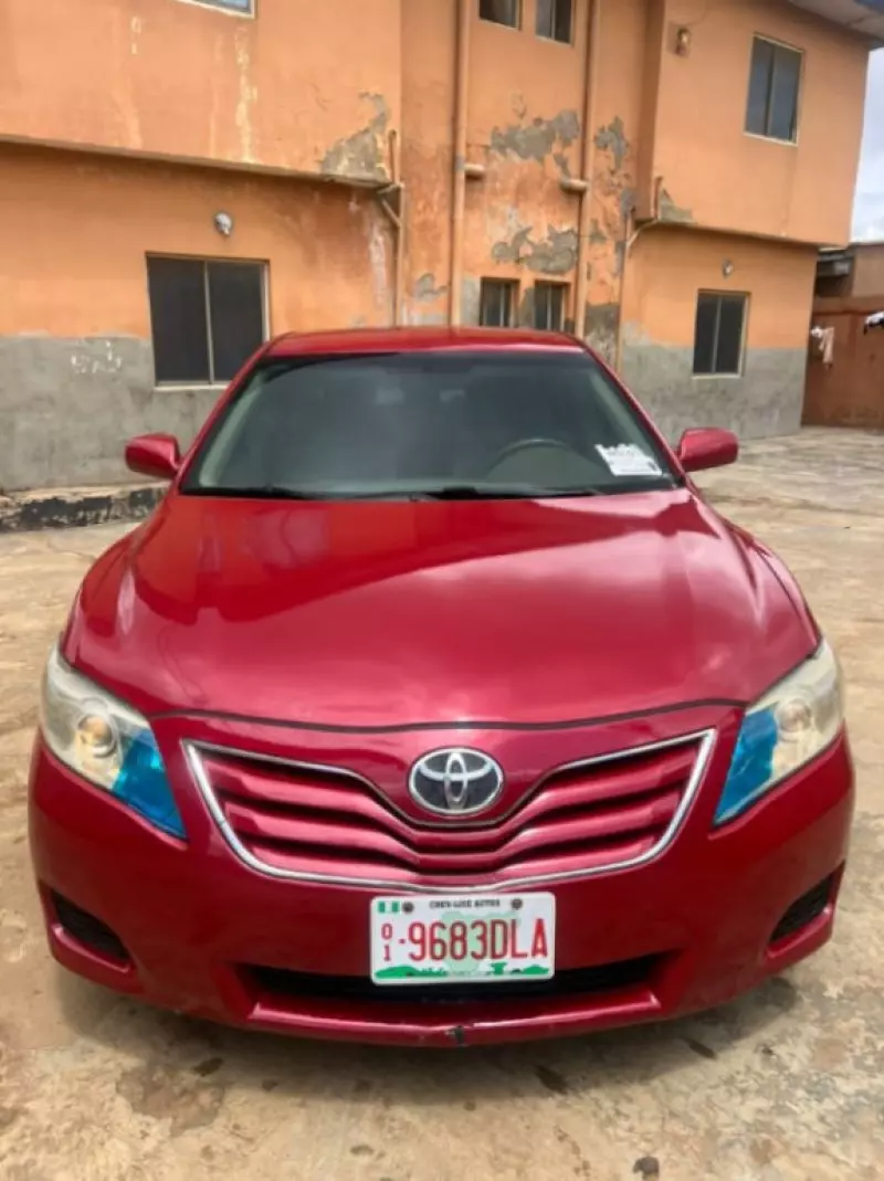 Toyota Camry   - 2010