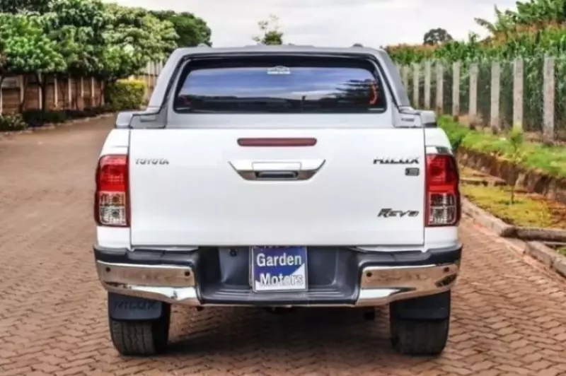 Toyota Hilux   - 2016