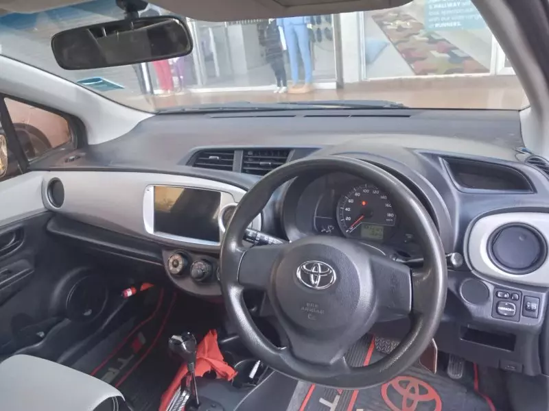 Toyota Vitz - 2012