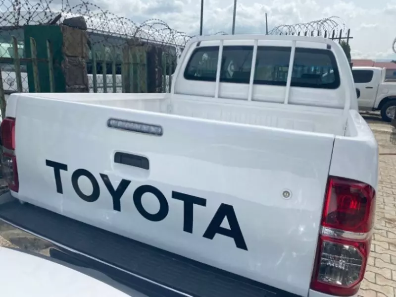 Toyota Hilux   - 2013