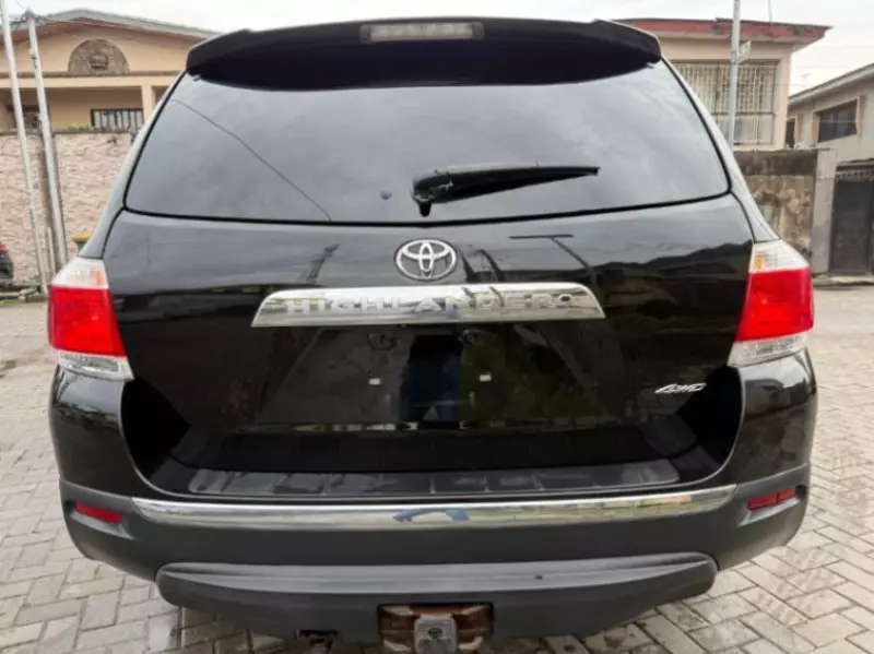 Toyota Highlander   - 2012