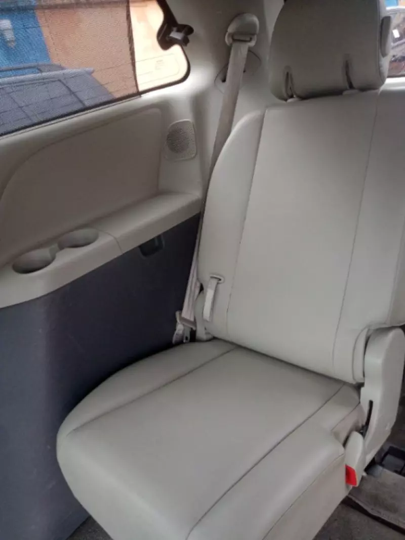 Toyota Sienna   - 2011