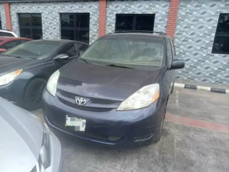 Toyota Sienna   - 2006