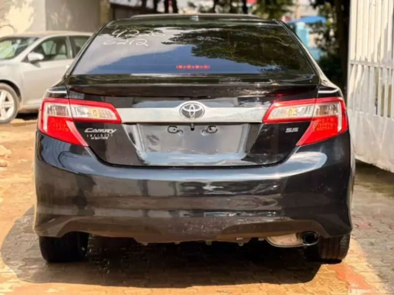 Toyota Camry   - 2012